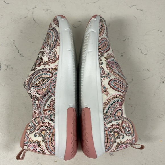 Vera Bradley VB Cloud 2-Mile Slip-On Shoe Sand Paisley Size 8 - Picture 10 of 16